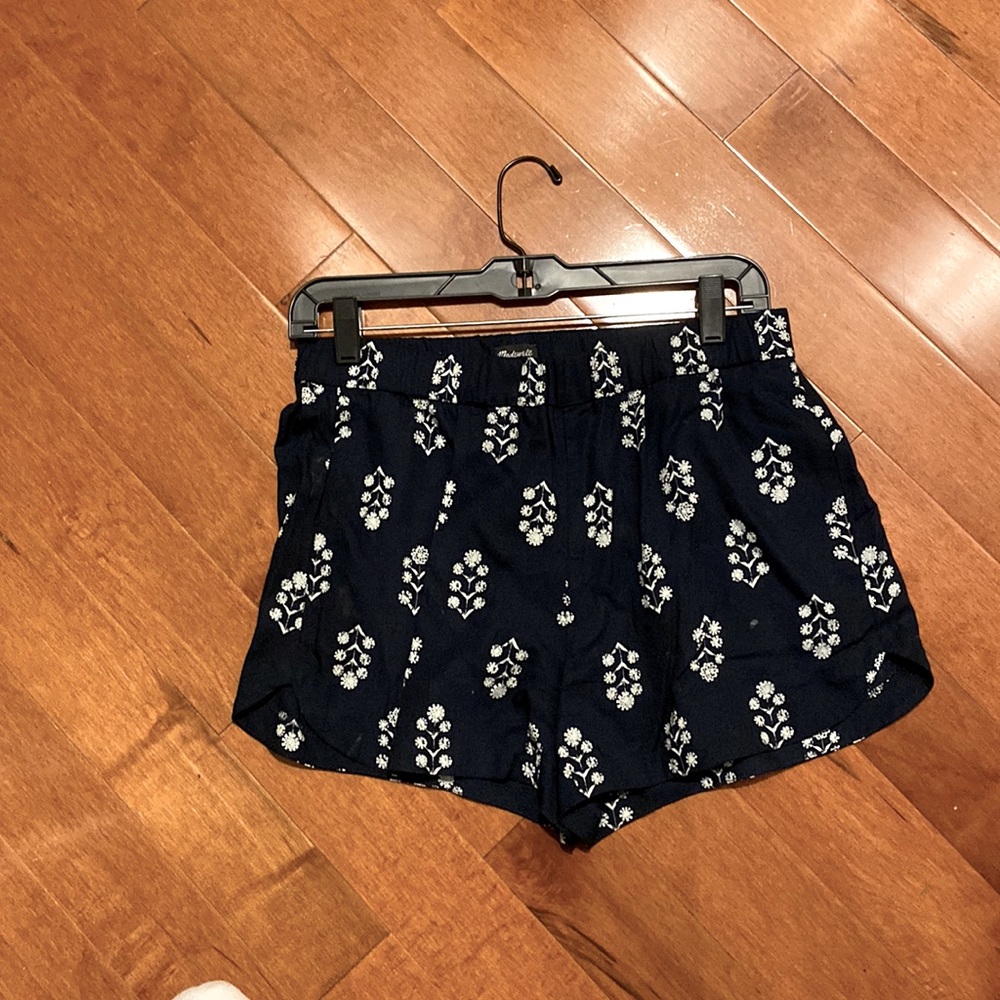 Madewell navy and white shorts